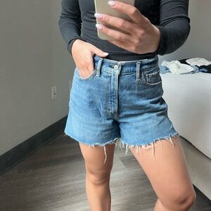 Abercrombie The 4” Mom Short High Rise Curve Love